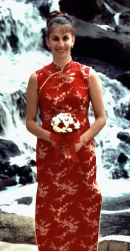 Bridesmaid wearing Chinese dress